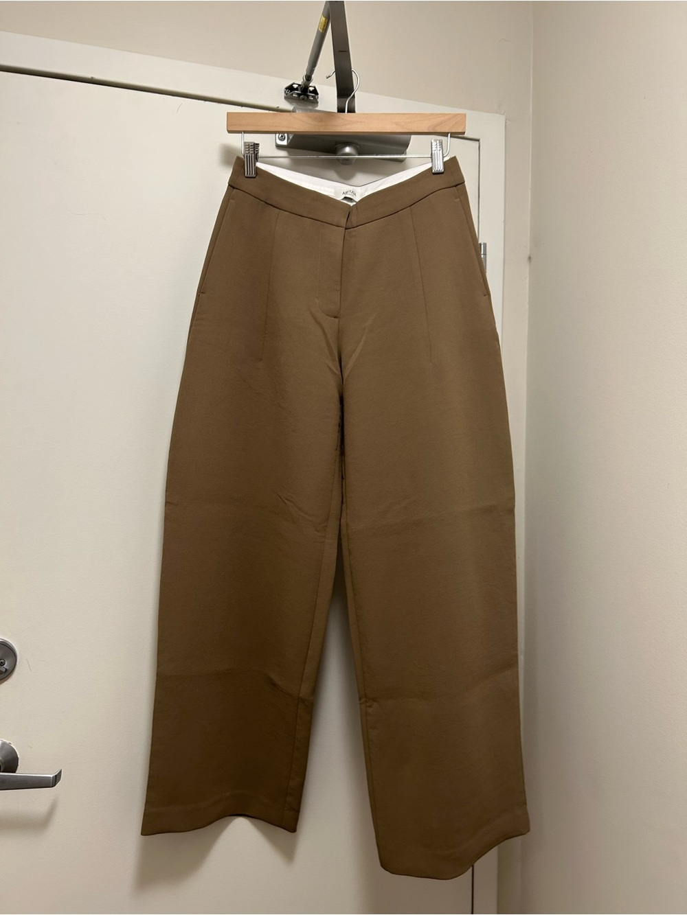 Aritzia Helix Barrel Pant | 2